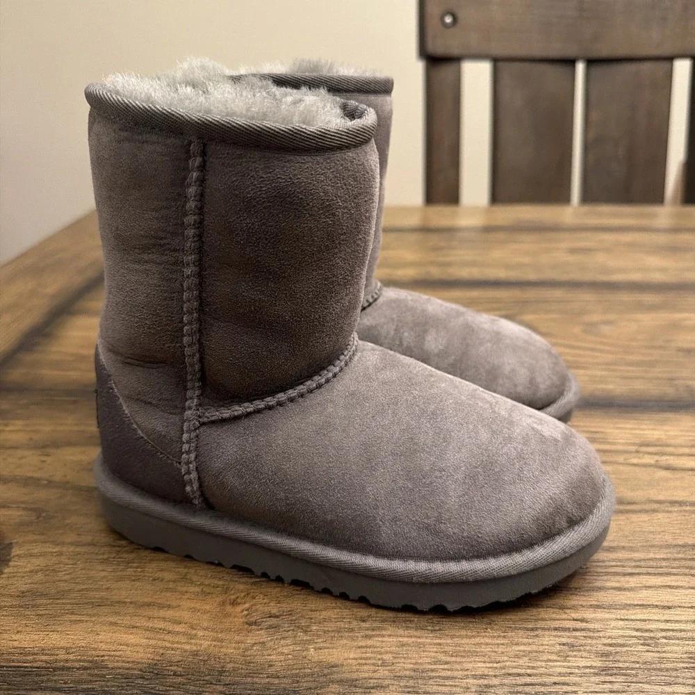 Kids Size 13C Uggs Grey Suede …G5